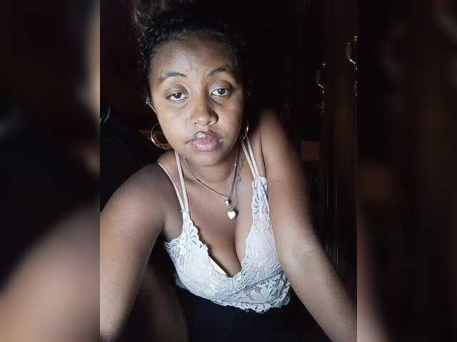 Victoria33's BongaCams show and profile