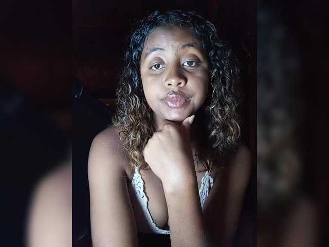 Victoria33's BongaCams show and profile