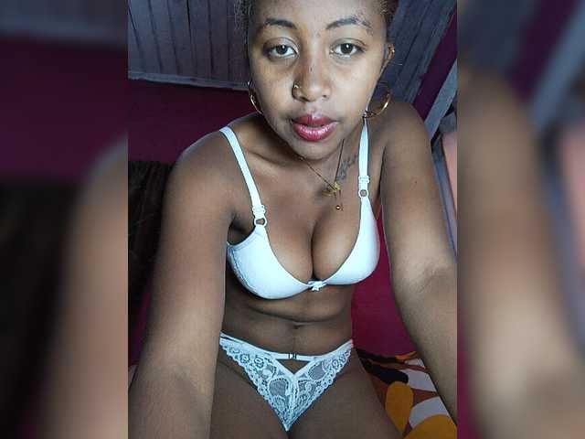 Victoria33 live webcam show