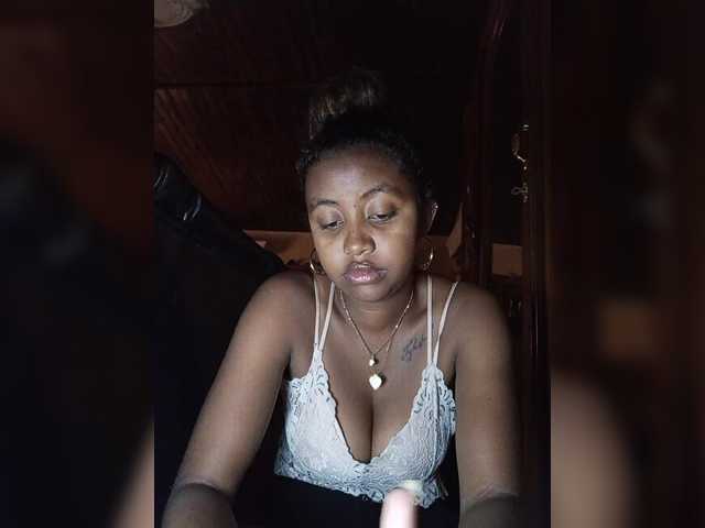 Victoria33's BongaCams show and profile