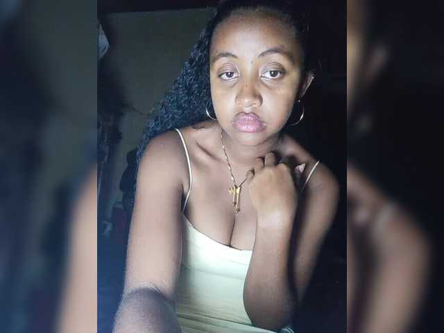 Victoria33's BongaCams show and profile