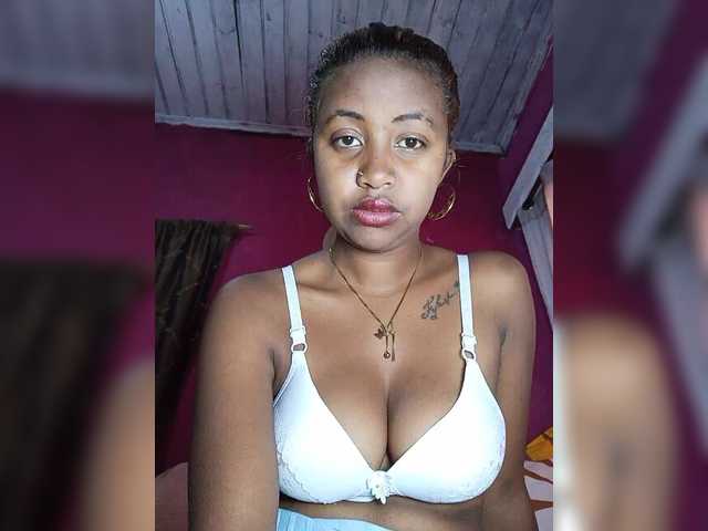 Victoria33 live webcam show