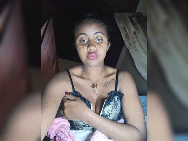 Victoria33 live cam on BongaCams