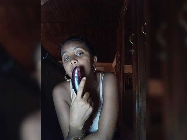 Victoria33's BongaCams show and profile