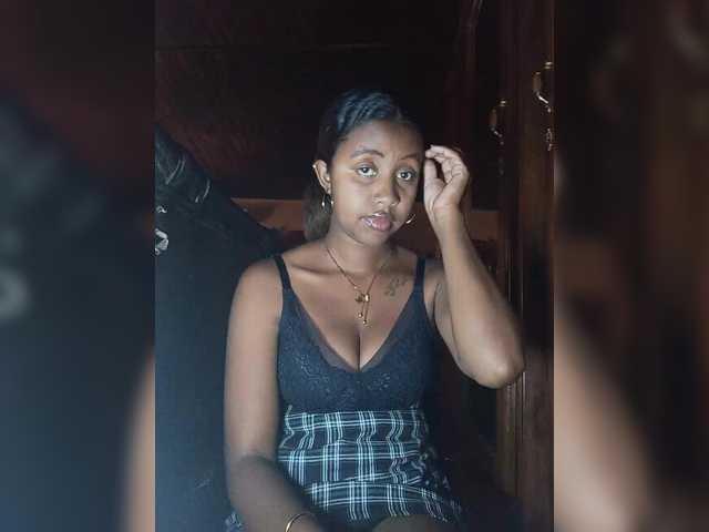 Victoria33's BongaCams show and profile