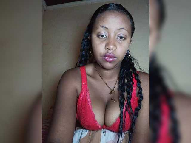 Victoria33 live cam on BongaCams