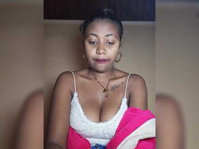 Victoria33 live webcam show