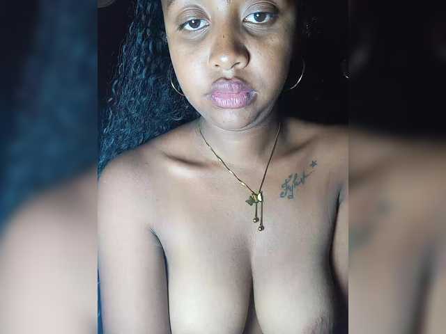 Victoria33's BongaCams show and profile