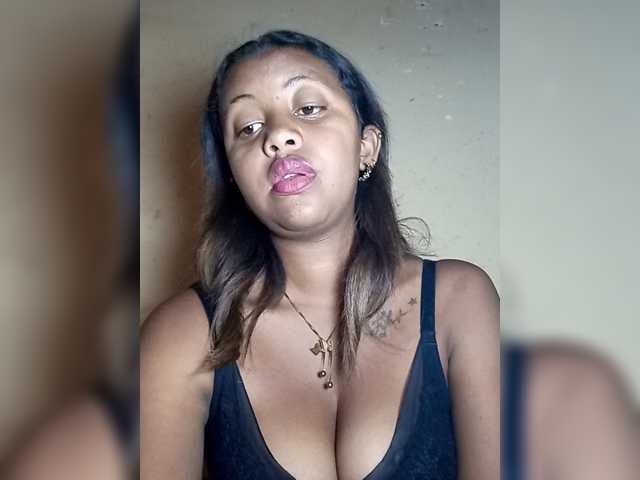 Victoria33 live cam on BongaCams