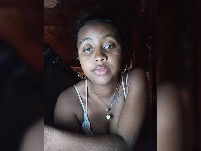 Victoria33's BongaCams show and profile