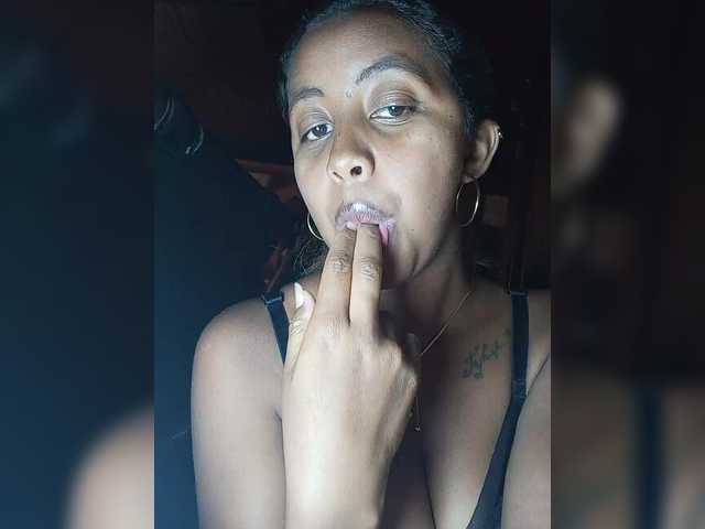 Victoria33's BongaCams show and profile