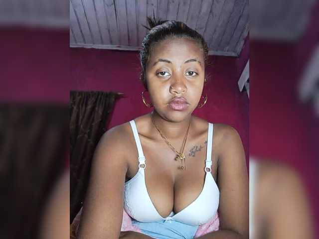 Victoria33 live webcam show