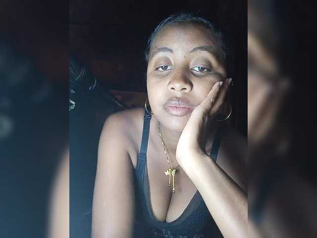 Victoria33's BongaCams show and profile