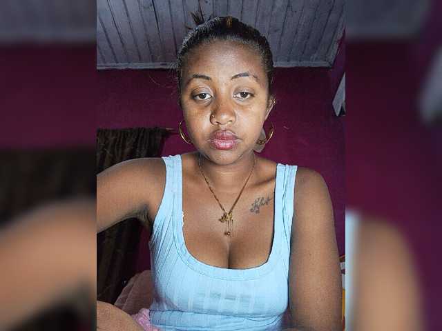 Victoria33 live webcam show