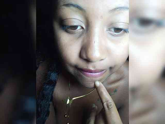 Victoria33 Live Webcam on BongaCams