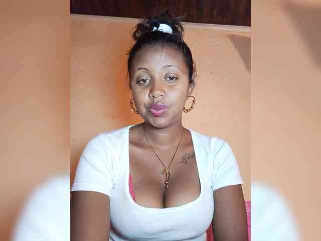 Victoria33 webcam