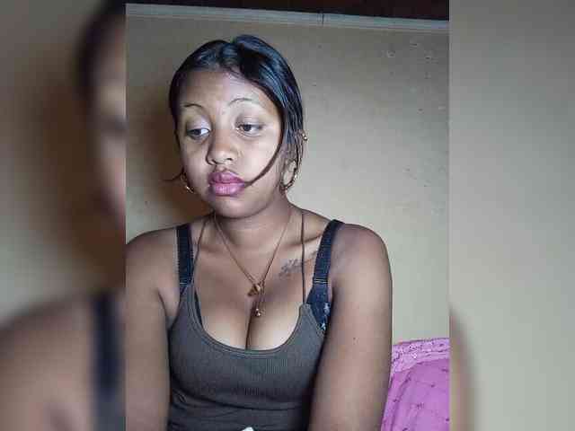 Victoria33 webcam