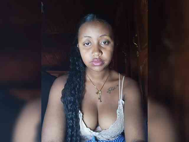 Victoria33 Live Webcam on BongaCams