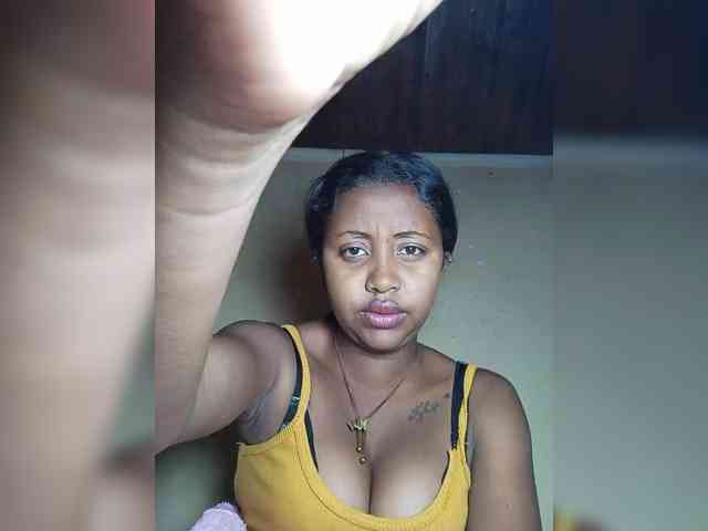 Victoria33 webcam