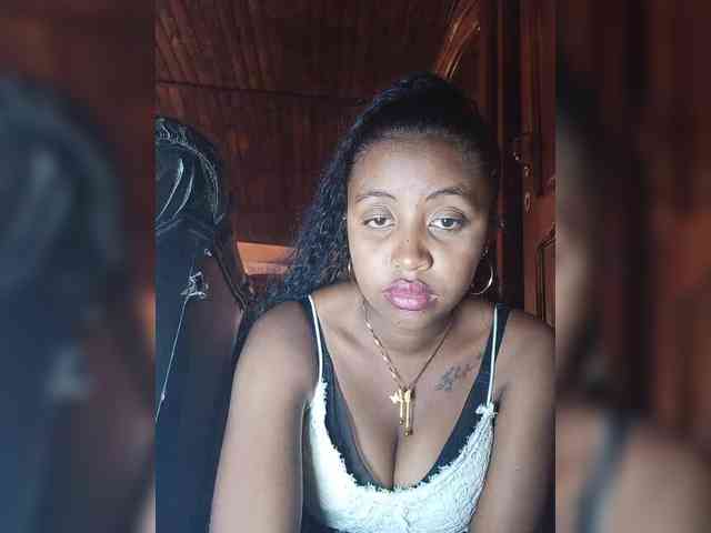 Victoria33 Live Webcam on BongaCams