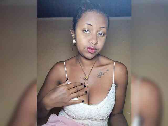 Model: Victoria33