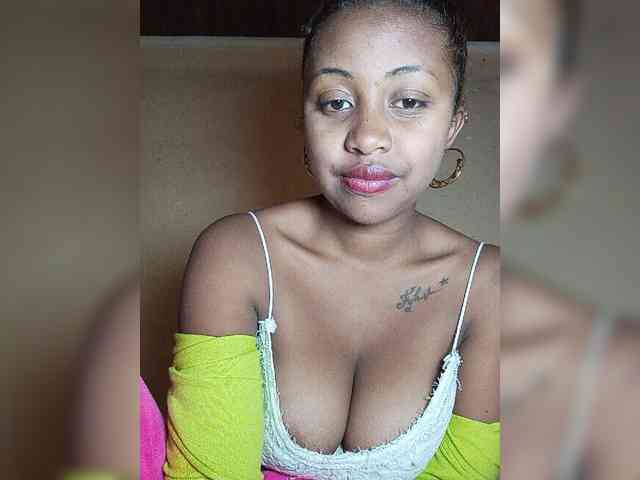 Victoria33 webcam