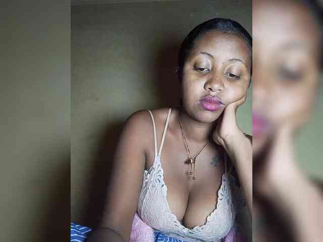 Victoria33 webcam