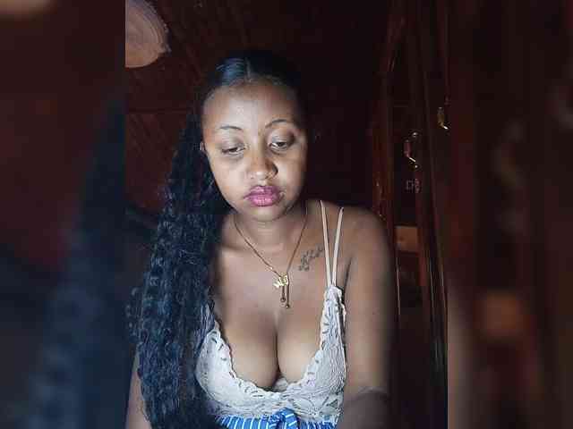 Victoria33 Live Webcam on BongaCams