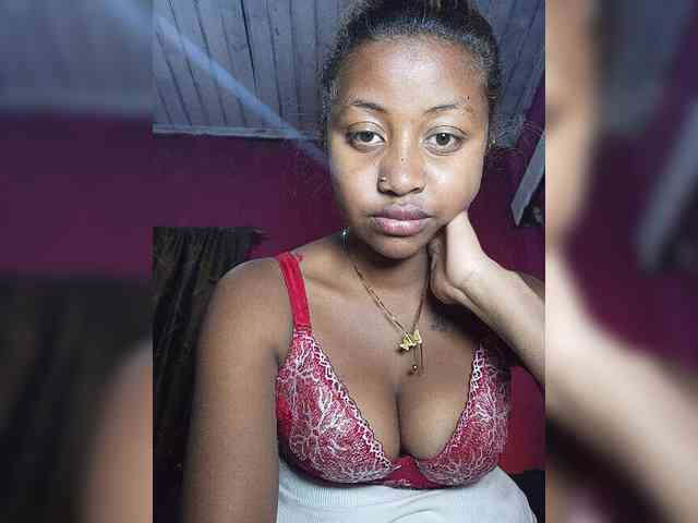 Victoria33 Live Webcam on BongaCams