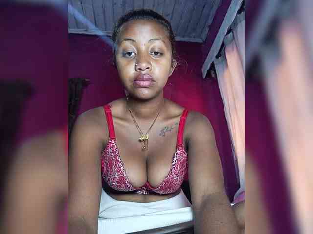 Victoria33 Live Webcam on BongaCams