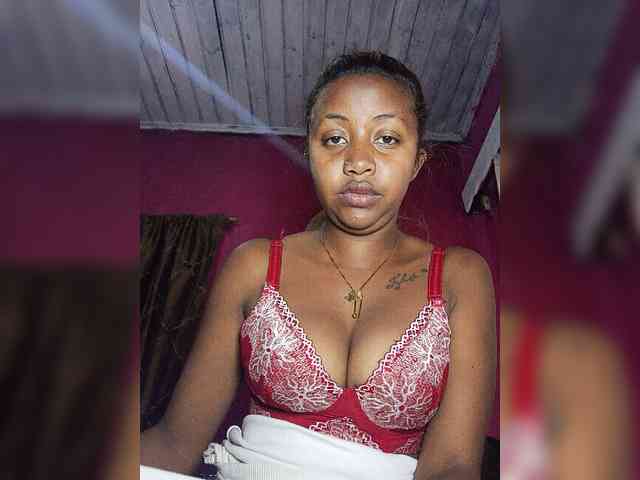 Victoria33 Live Webcam on BongaCams