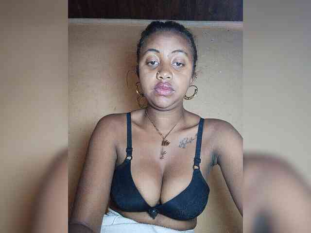 Victoria33 webcam
