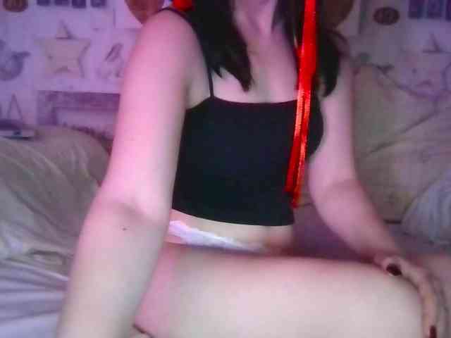 lilcrimsonpainting webcam