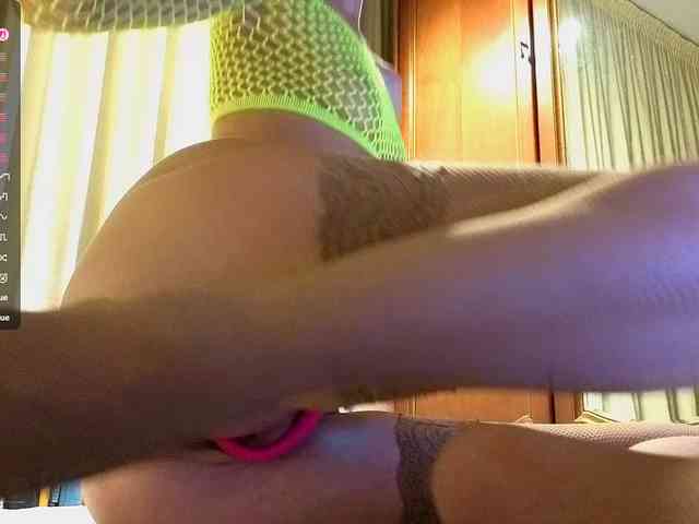 Crazy1one webcam