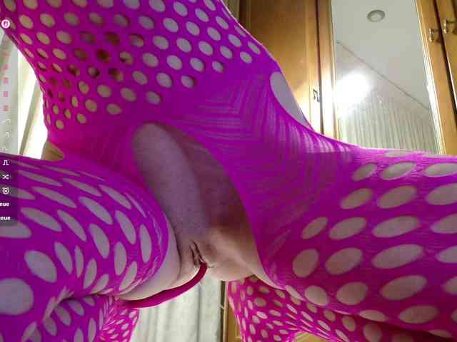 Crazy1one webcam