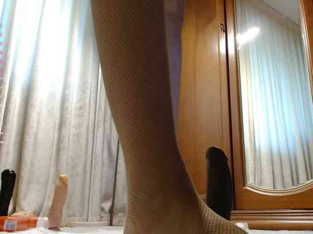 Crazy1one webcam