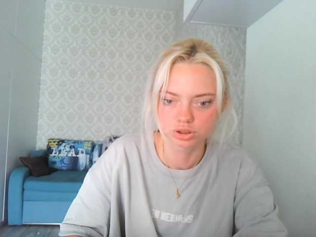 GargonaG live cam preview