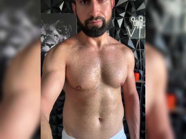 ALEX672 — live male cam