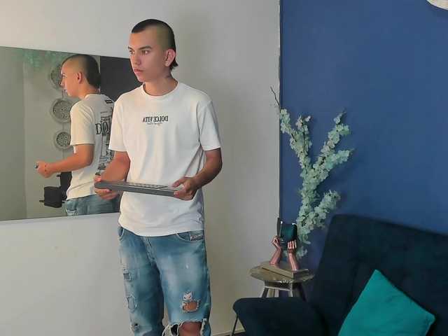 Rowan-Clayy live webcam show