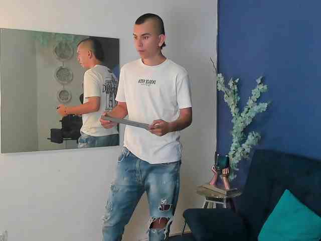 Rowan-Cleyy Live Webcam on BongaCams