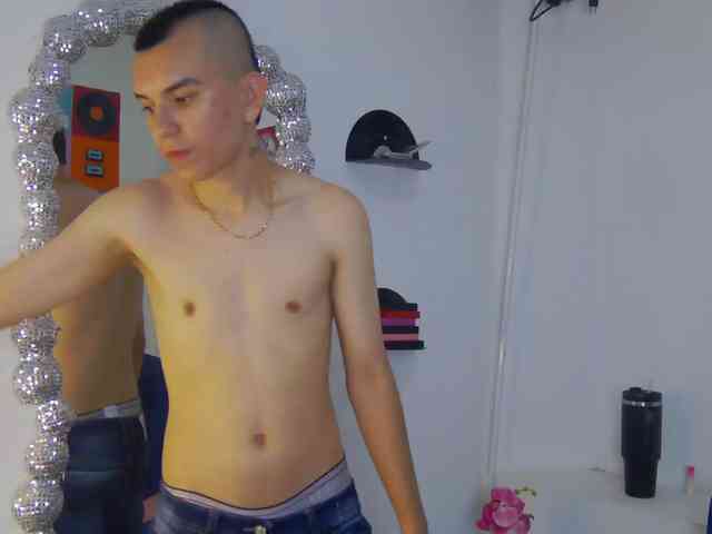 Rowan-Cleyy Live Webcam on BongaCams
