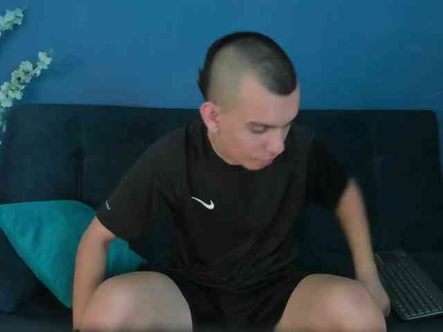 Rowan-Cleyy Sex Cam Show