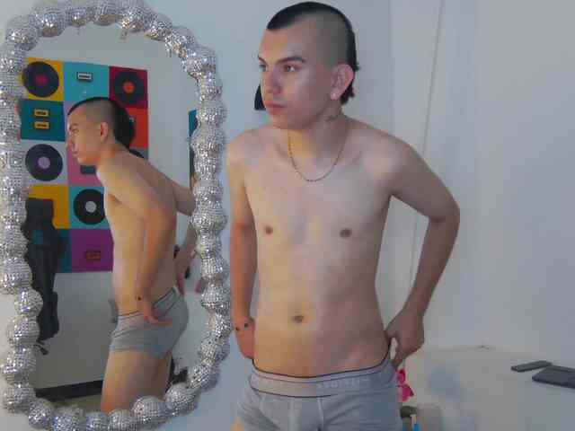 Rowan-Cleyy Sex Cam Show