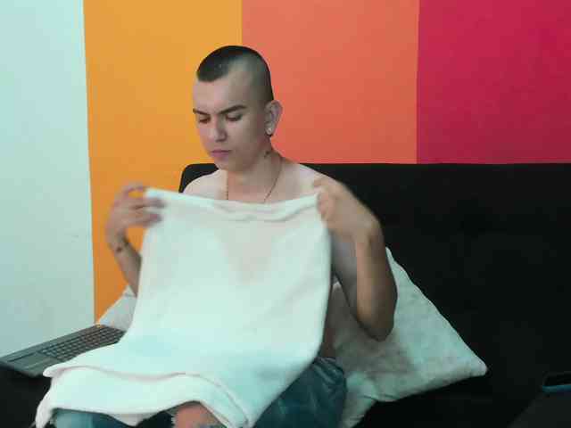 Rowan-Cleyy Sex Cam Show