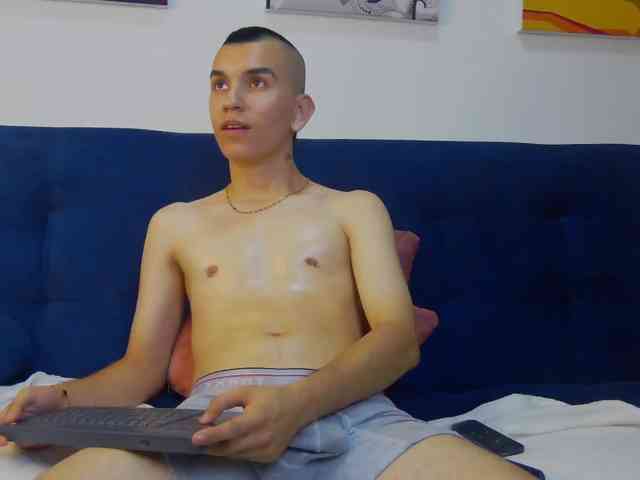Rowan-Cleyy Live Webcam on BongaCams