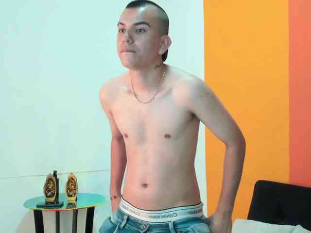 Rowan-Cleyy Sex Cam Show