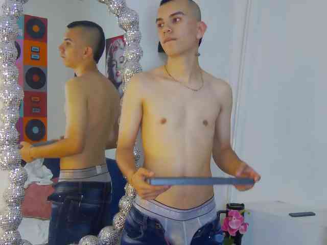 Rowan-Cleyy Live Webcam on BongaCams