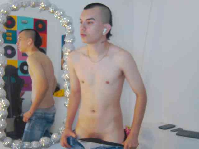 Rowan-Cleyy Sex Cam Show