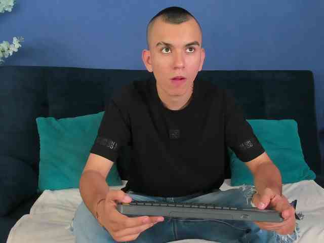 Rowan-Cleyy Sex Cam Show