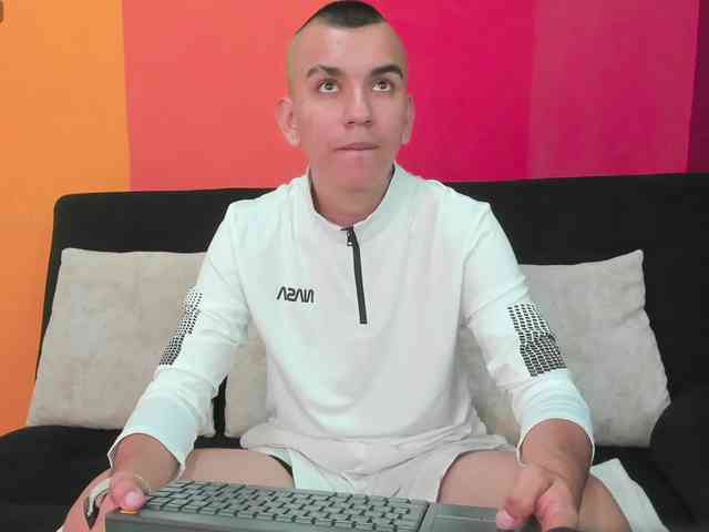 Rowan-Cleyy Sex Cam Show